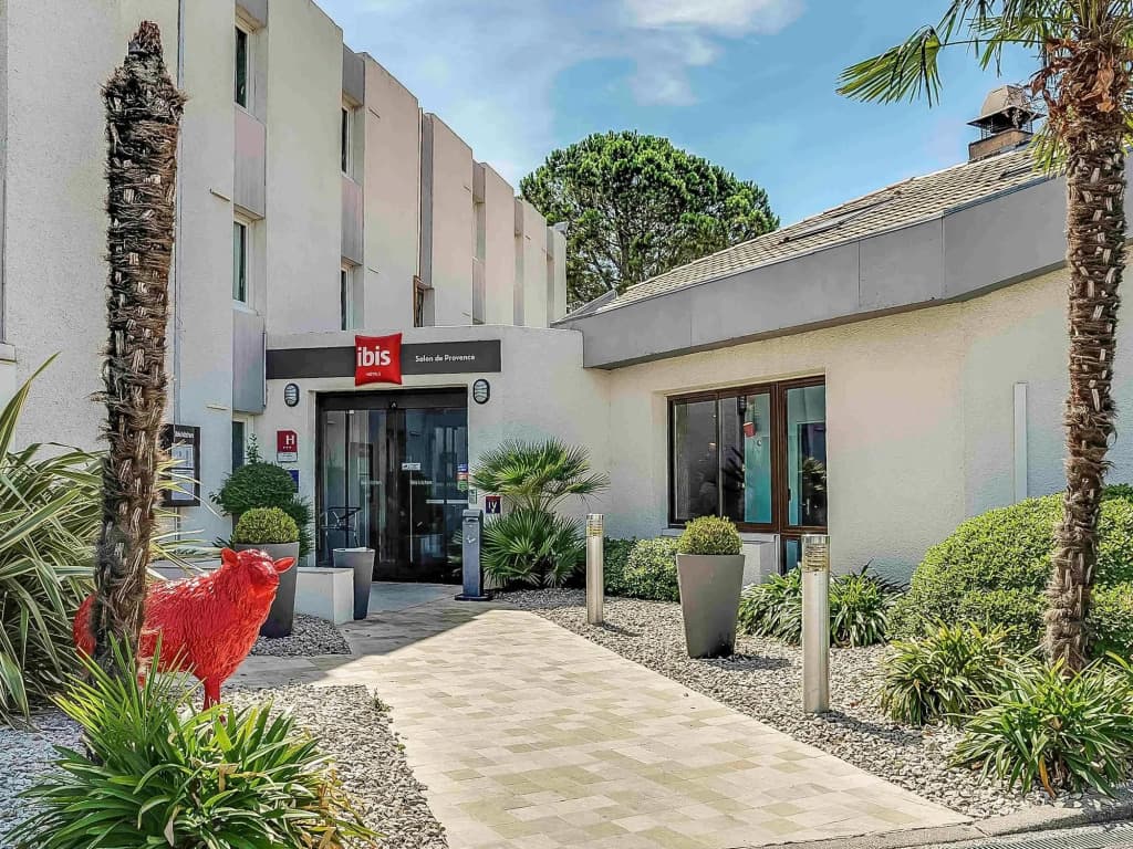 ibis Salon de Provence Sud - Photo 1