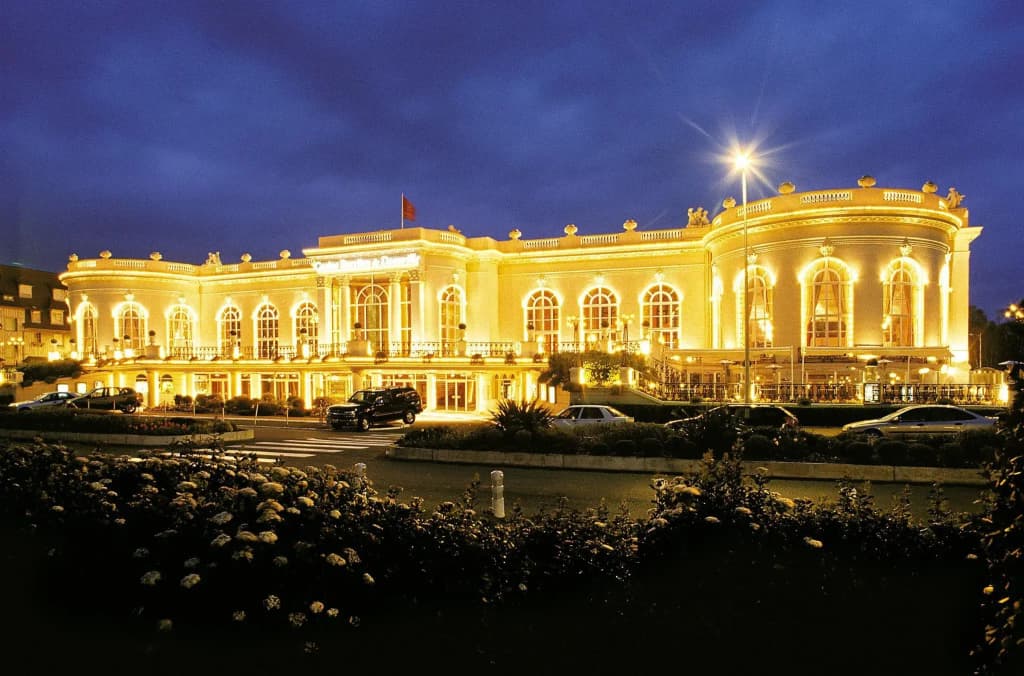 Hôtel Barrière Le Royal Deauville - Photo 1