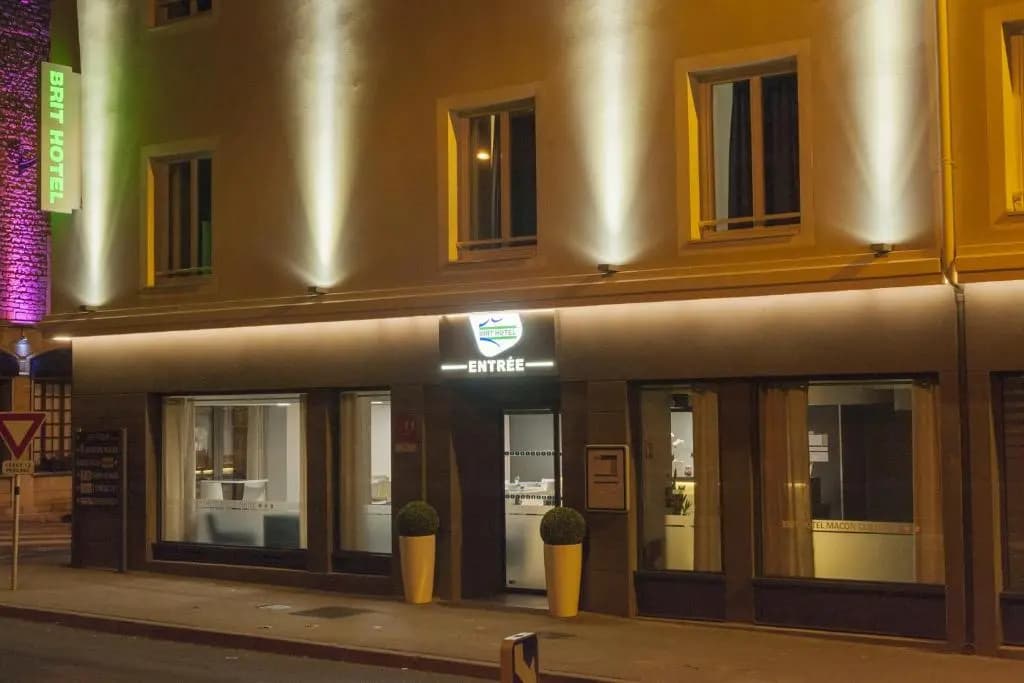 Brit Hotel Mâcon Centre Gare - Photo 1
