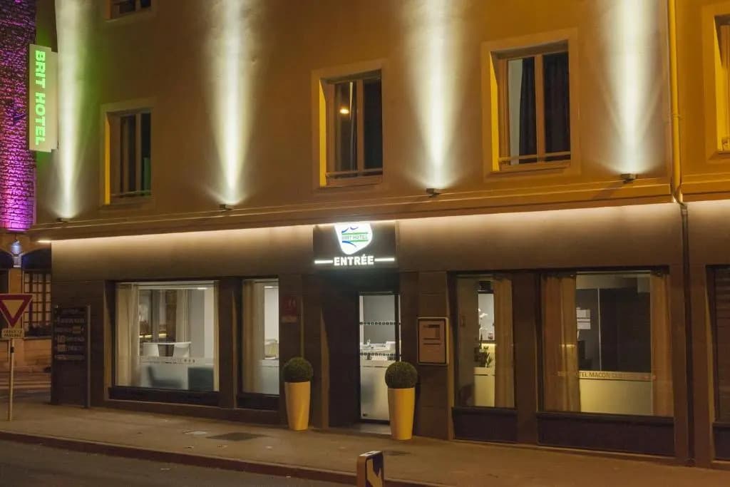 Brit Hotel Mâcon Centre Gare - Photo 1