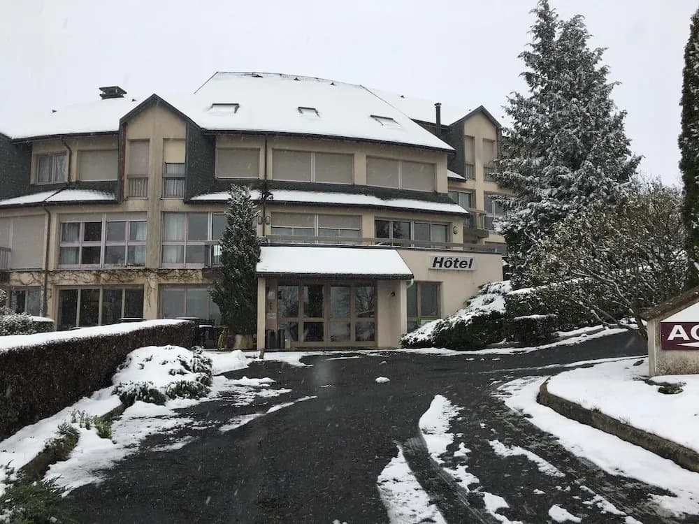 INTER-HOTEL Salers Le Gerfaut - Photo 1