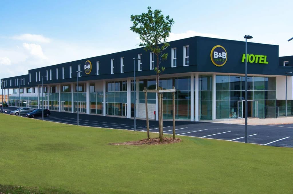 B&B HOTEL LA ROCHELLE Beaulieu Puilboreau - Photo 1