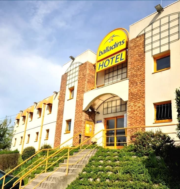 Hôtel & Résidence Sarcelles - Photo 1