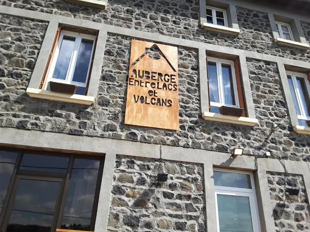 Entre Lacs et Volcans - Photo 1