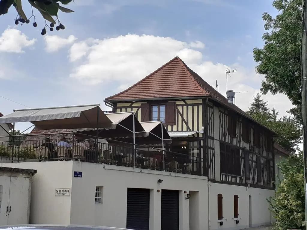 Hôtel Restaurant St-Hubert - Photo 1