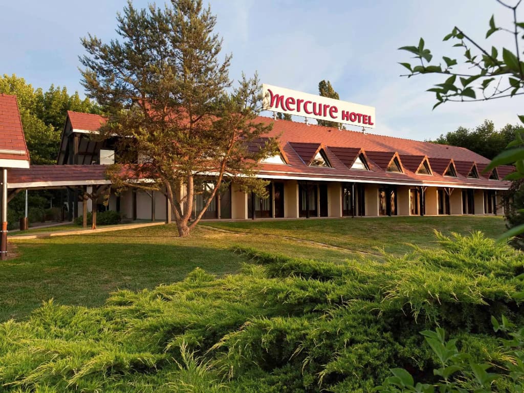 Mercure Auxerre Autoroute du Soleil - Photo 1