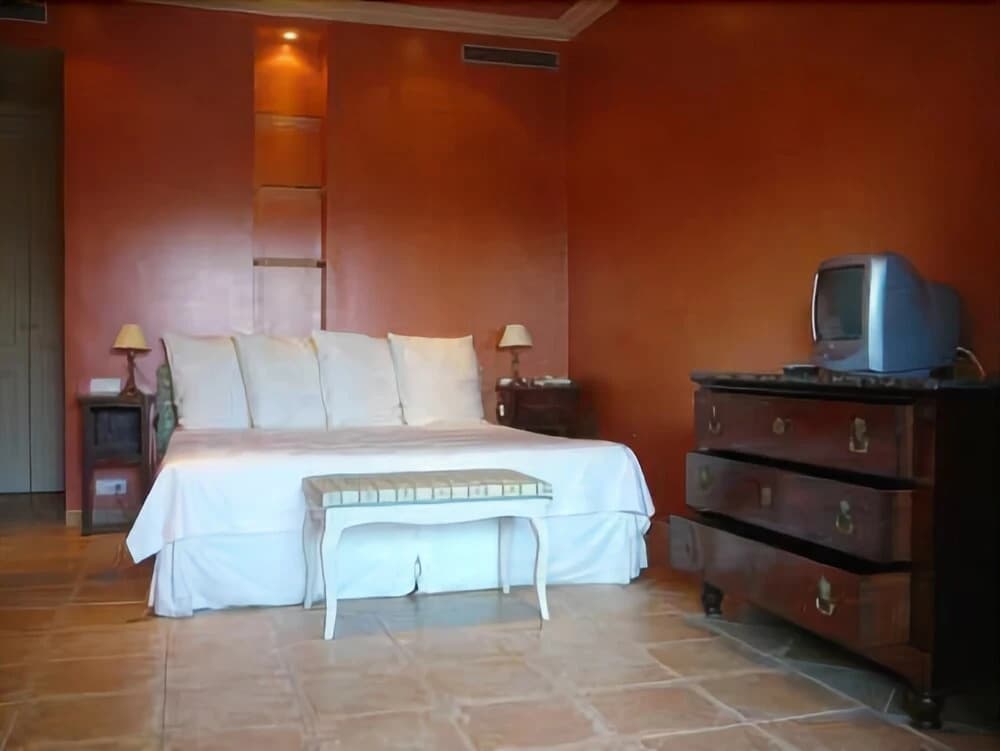 Hôtel Restaurant La Cardinale - Photo 1