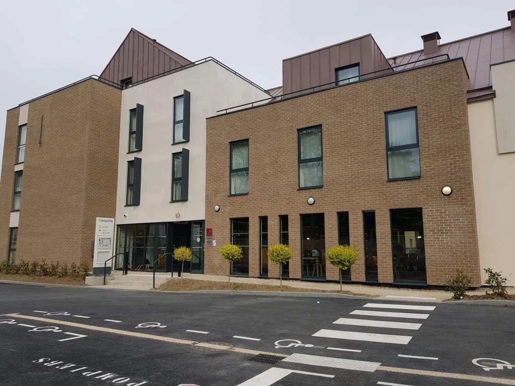 Campanile Fontainebleau - Photo 1