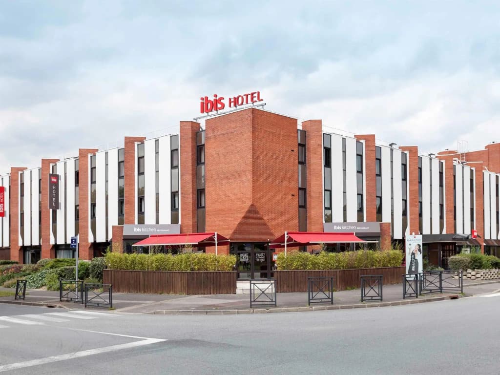 Ibis Evry-Courcouronnes - Photo 1