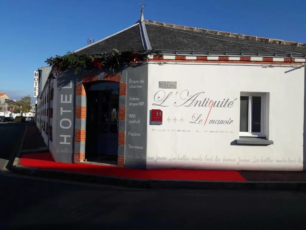 Le Manoir de l'Antiquite - Photo 1