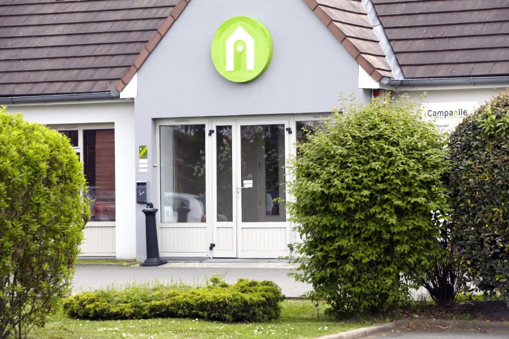 Campanile NATURE - Dreux - Photo 1