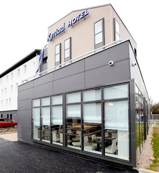 Kyriad Versailles - St-cyr-l'ecole - Photo 1