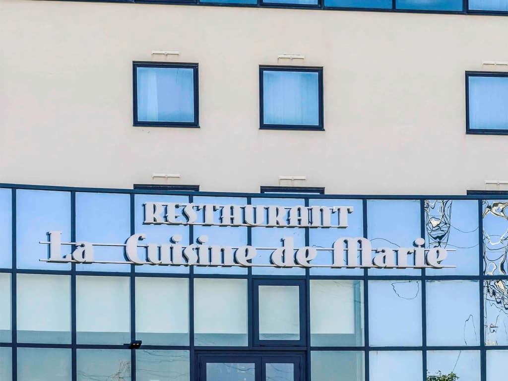 Mercure Poitiers Site du Futuroscope Hotel - Photo 1