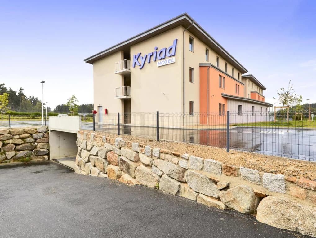 Kyriad Saint Chely d'Apcher - Aire de la Lozère - Photo 1