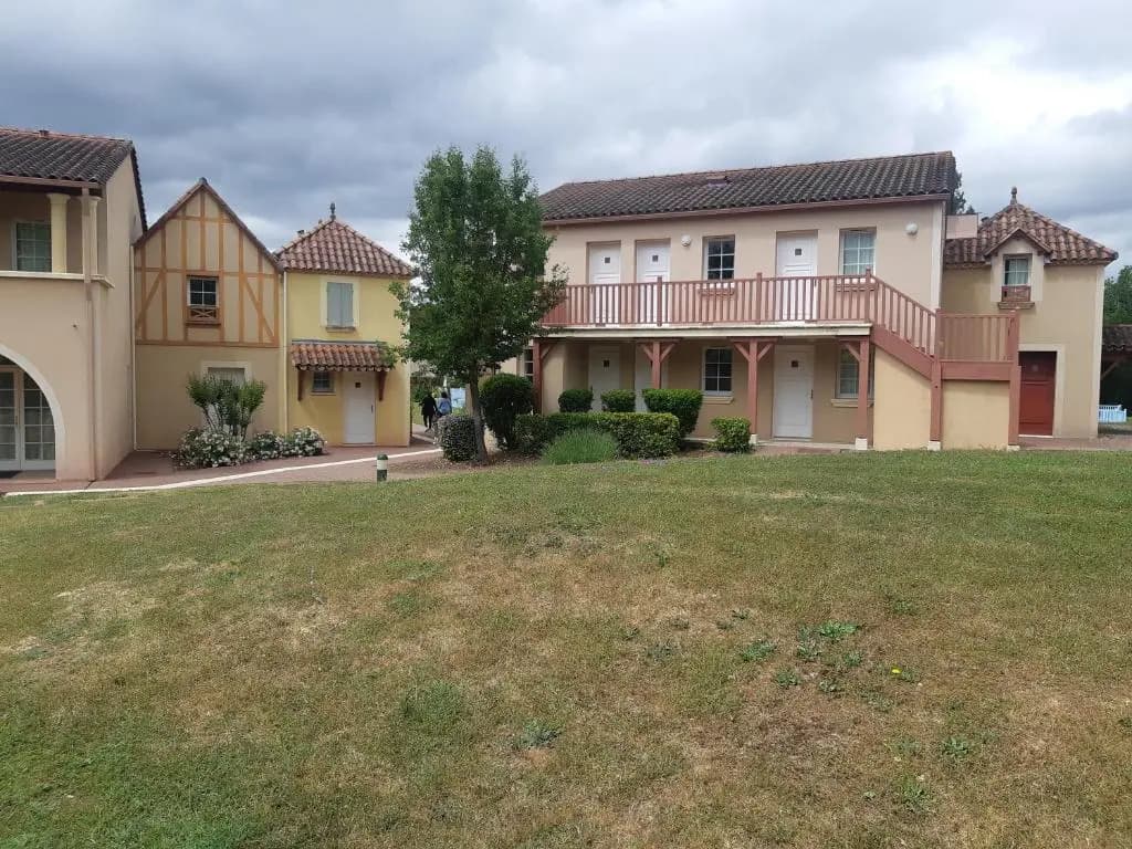 Appartement dans résidence de vacances - Photo 1