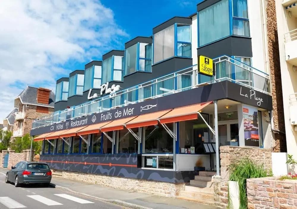 Hotel De la Plage d'Erquy - Photo 1
