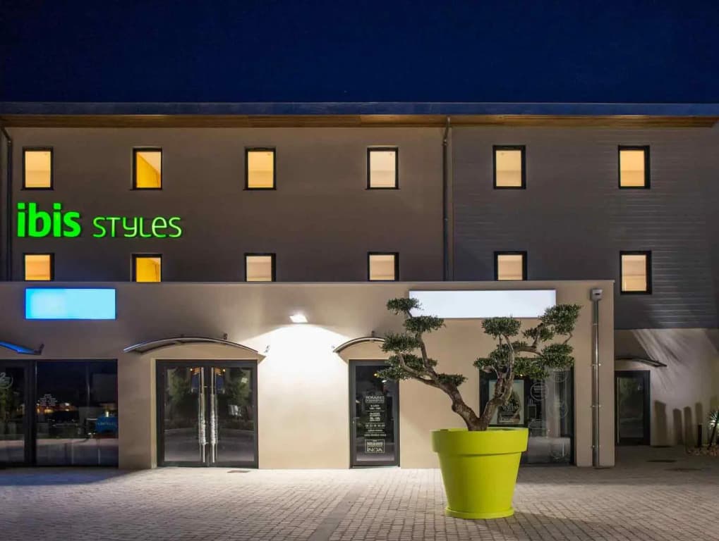 ibis Styles Villeneuve sur Lot - Photo 1