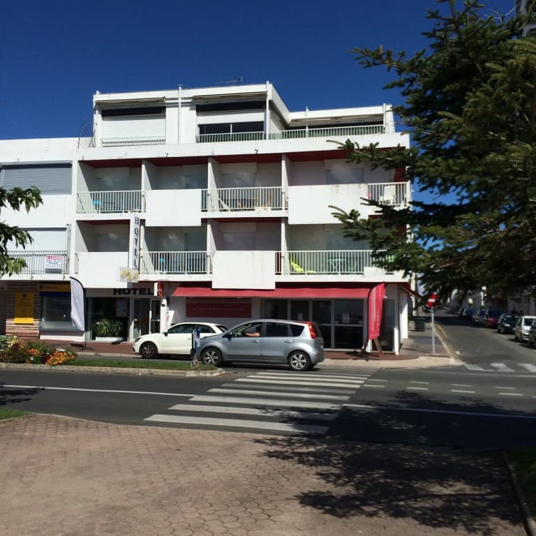 Hôtel Beau Rivage - Photo 1
