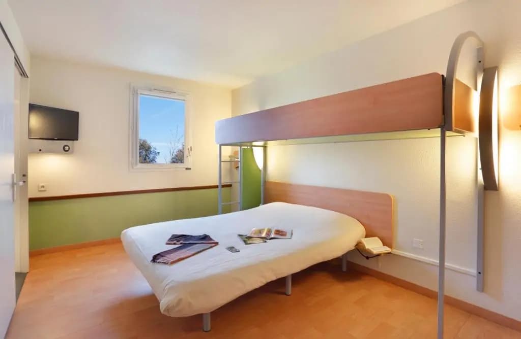 ibis budget Cosne-sur-Loire - Photo 1