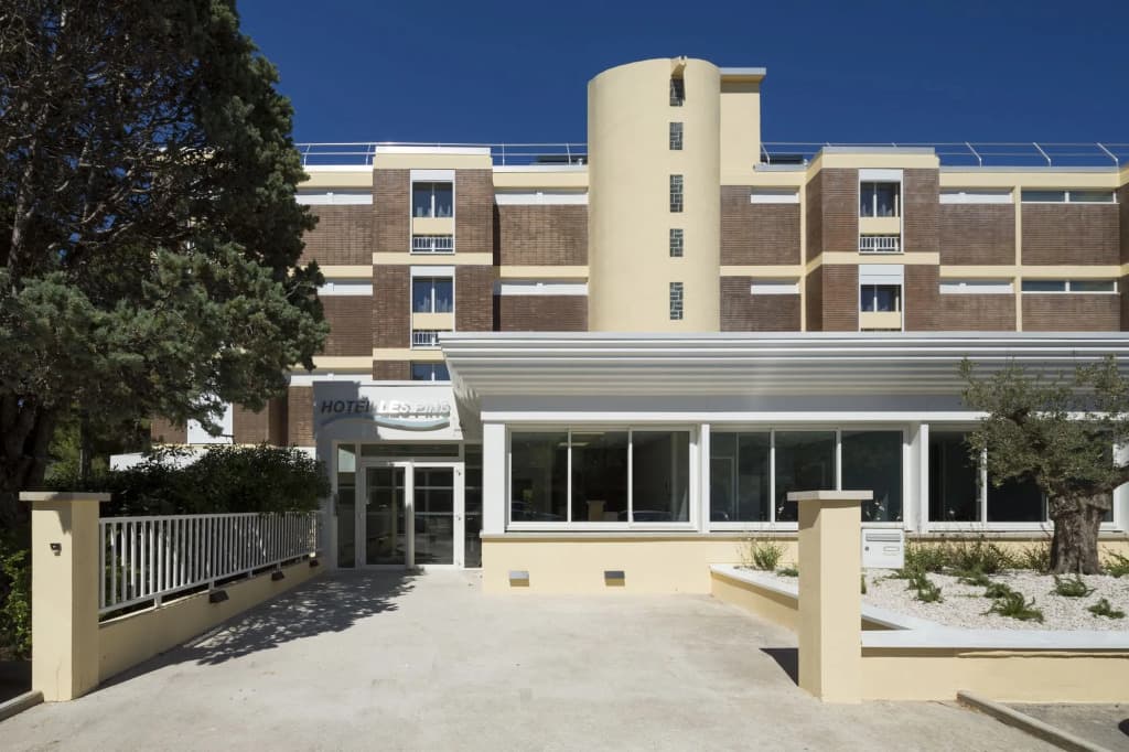 Opéralia Hôtel Les Pins - Photo 1