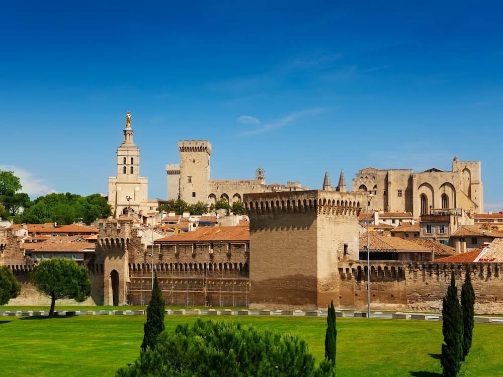 Cozy Holiday Home in Noves with Swimming Pool - Photo 1