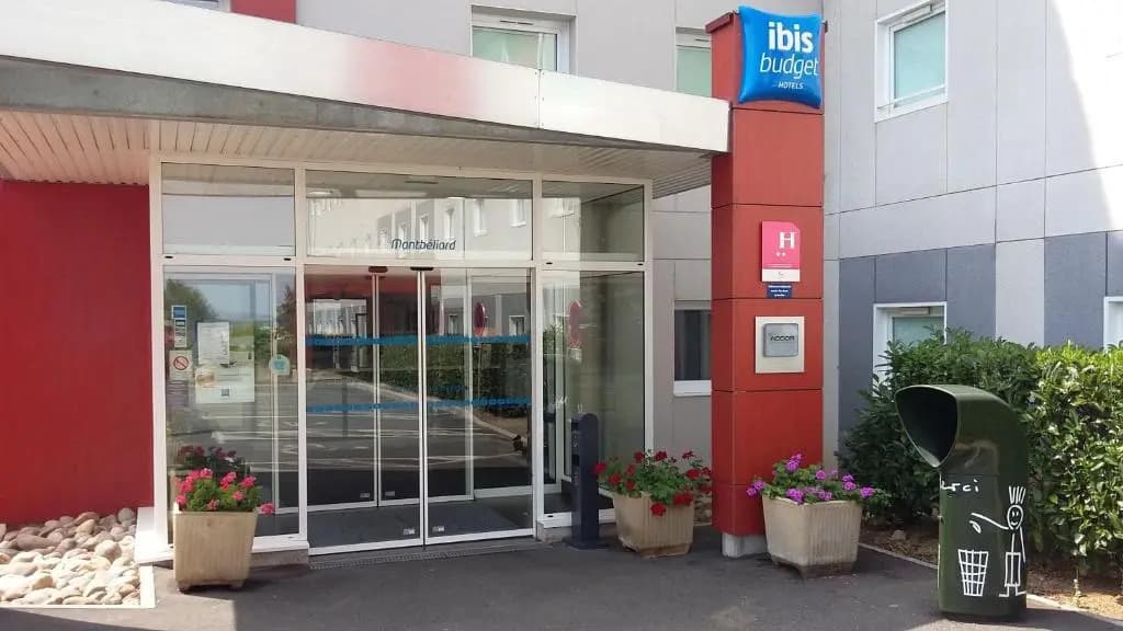 ibis budget Montbéliard - Photo 1