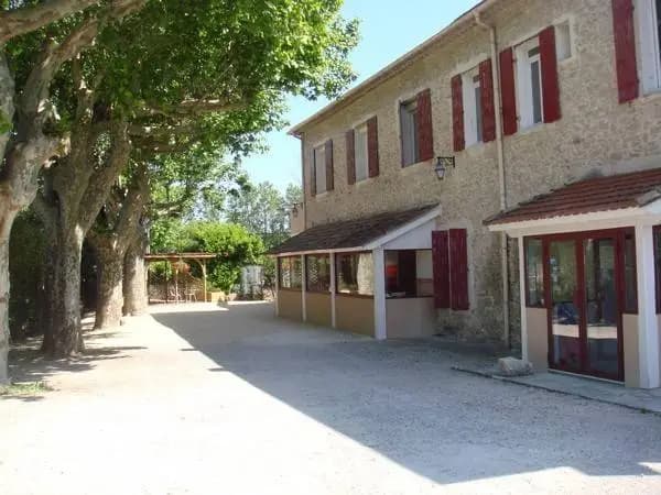 Auberge de Bonpas Logis de France - Photo 1