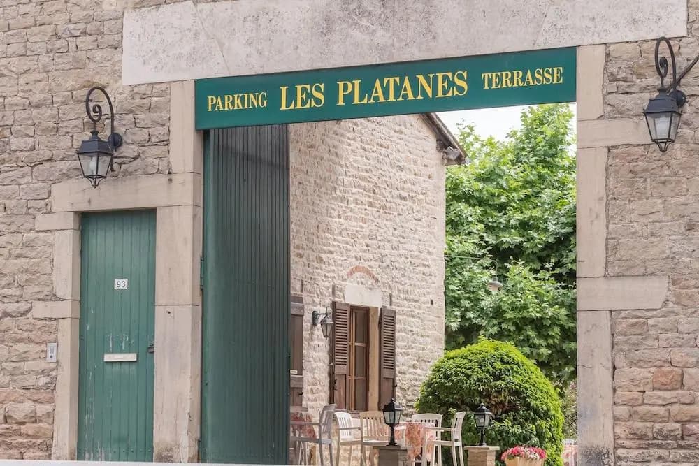 Hôtel Les Platanes - Photo 1