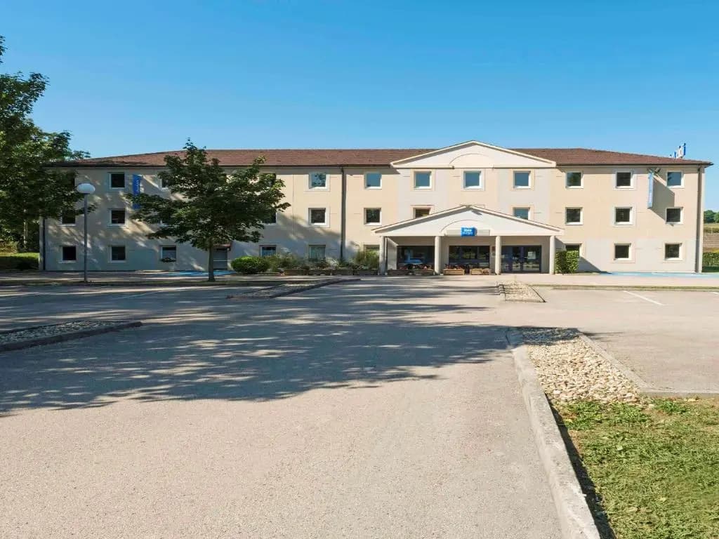 Ibis Budget Lons le Saunier - A39 - Photo 1
