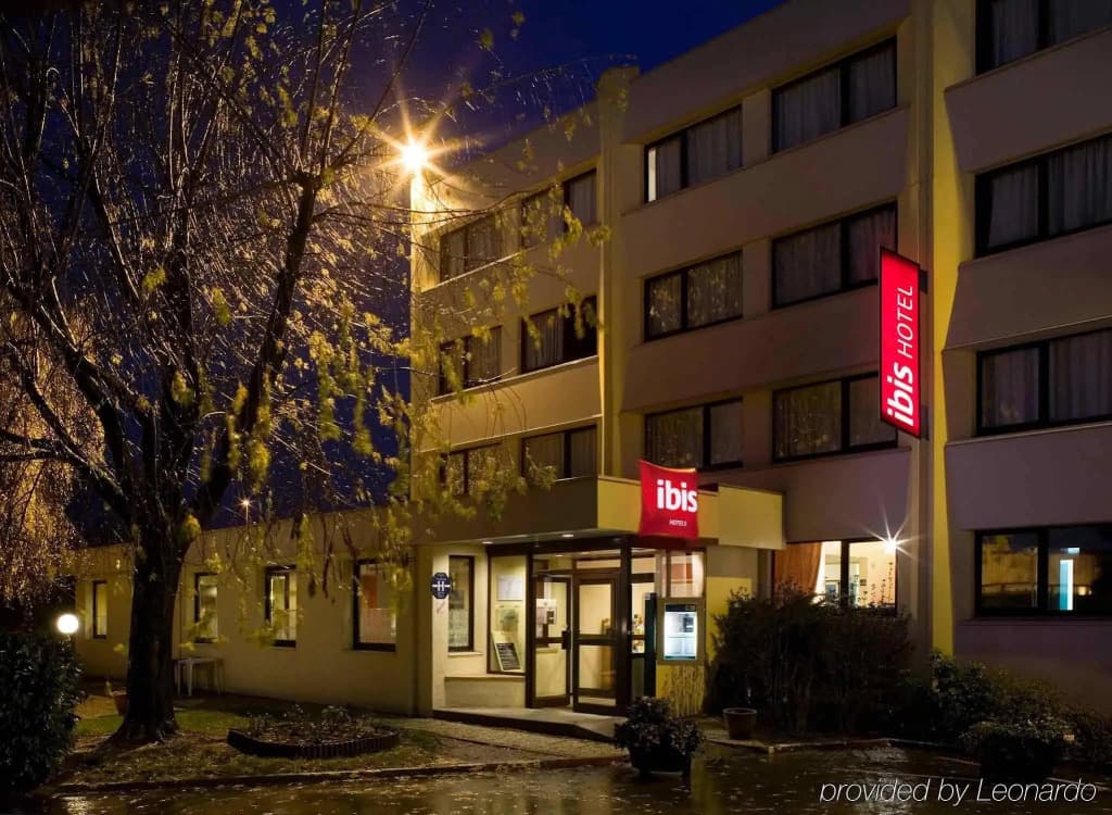 ibis Chambery - Photo 1