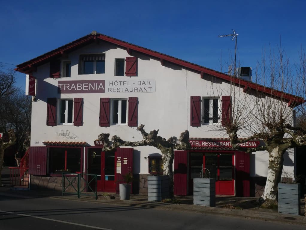 Hôtel Restaurant Trabenia - Photo 1
