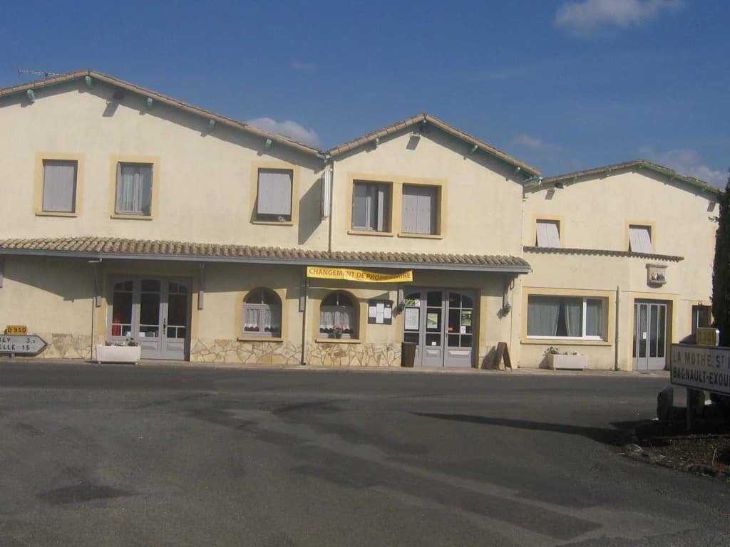 Hôtel Restaurant des Trois Pigeons - Photo 1