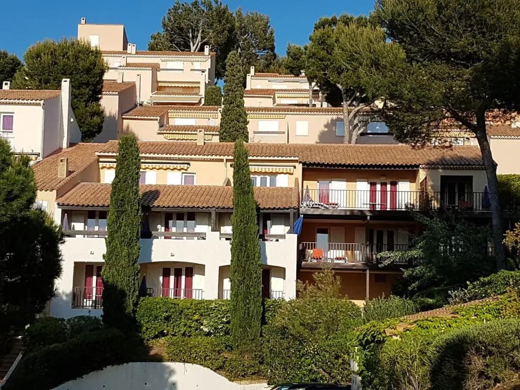 VVF Résidence Saint-Cyr-sur-Mer - Photo 1