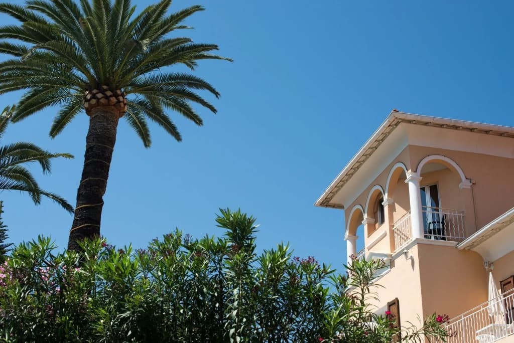 Hôtel Reine D'Azur - Photo 1