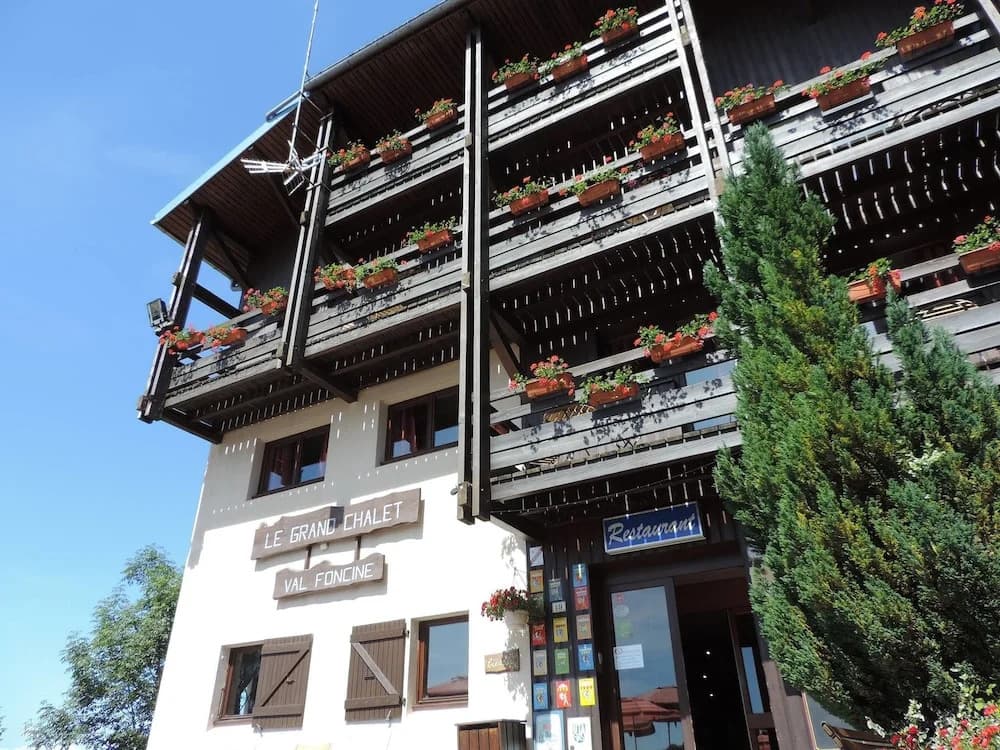 Hôtel Le Grand Chalet - Photo 1