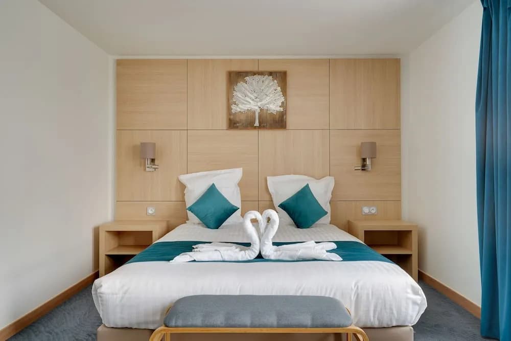 Hotel du Golf Coignieres - Photo 1