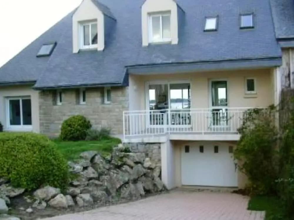 House With 4 Bedrooms in Loctudy, With Wonderful sea View, Enclosed Ga - Photo 1