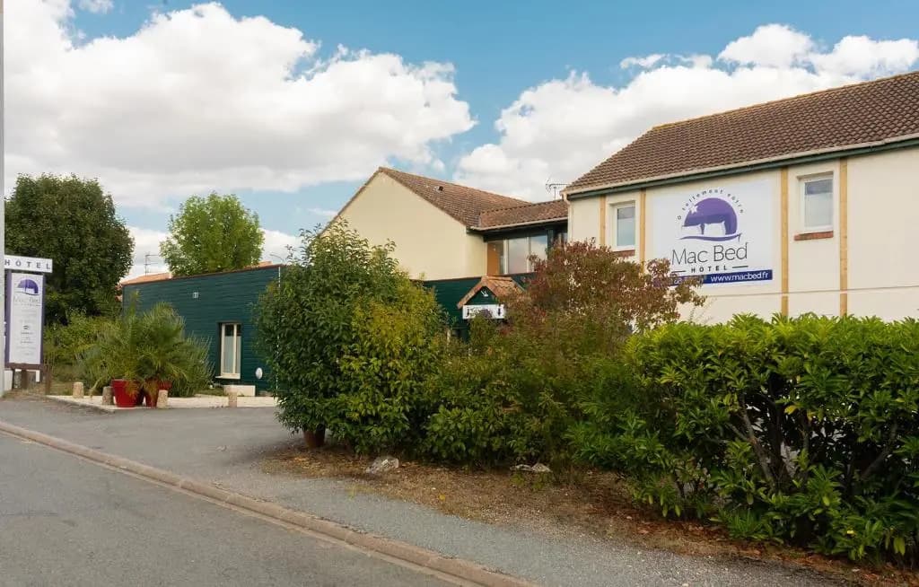 Hotel Mac Bed - Photo 1