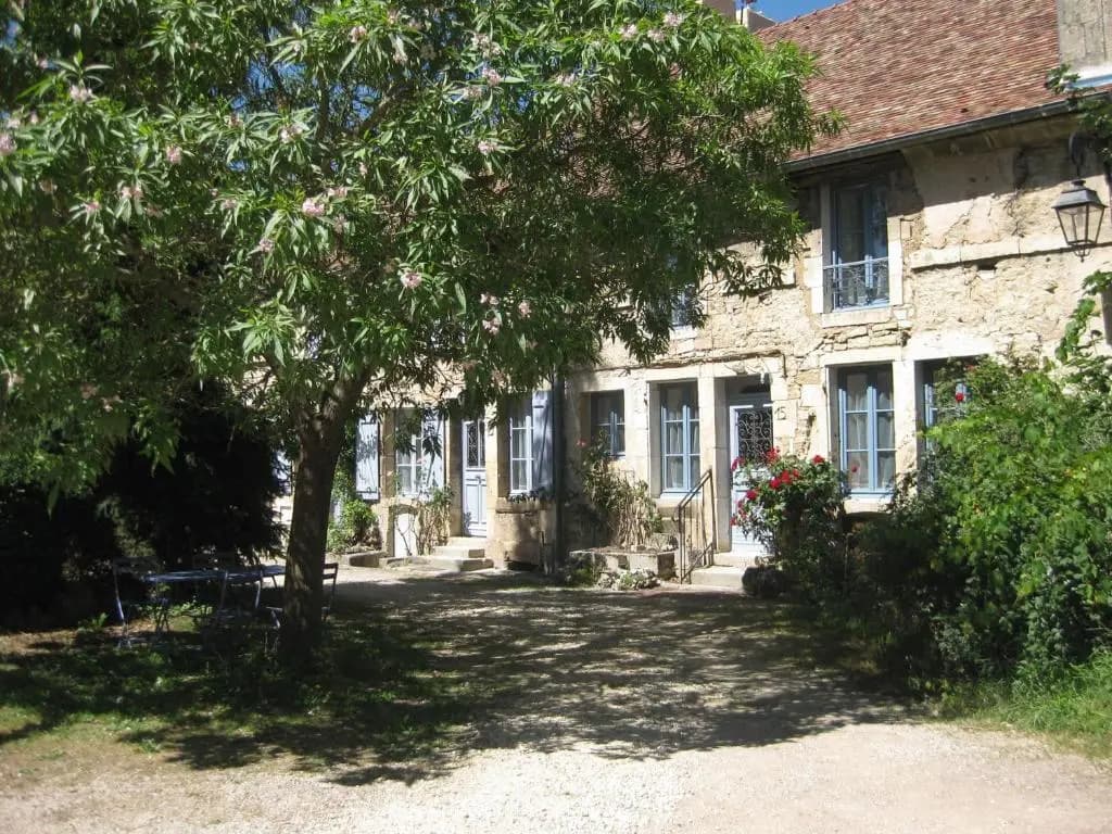 La Cour au Piano - Photo 1