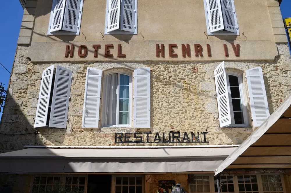 Hôtel Restaurant Henri IV - Photo 1