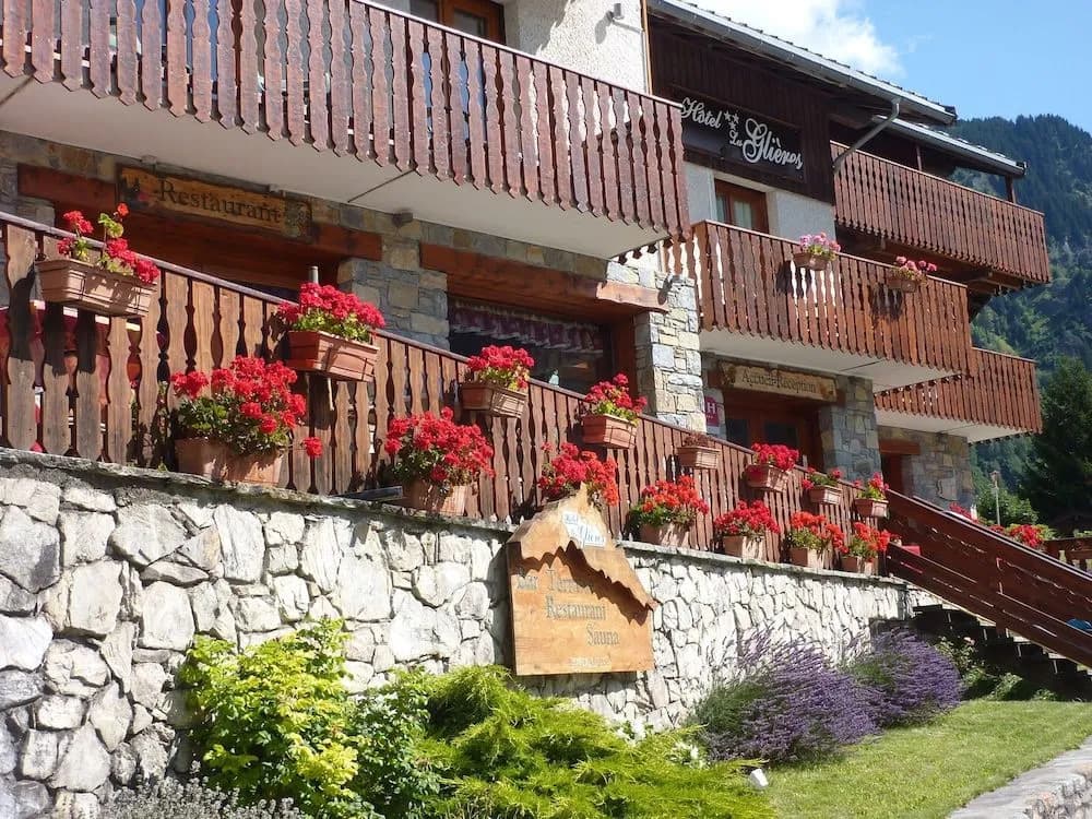 Hotel Les Glières - Photo 1