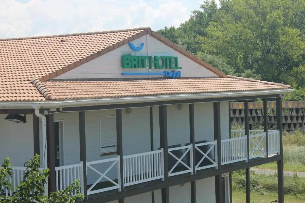 Brit Hotel Confort Manosque Cadarache - Photo 1