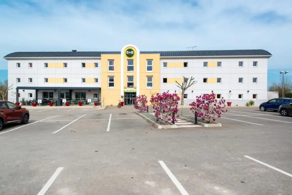 B&B HOTEL Cholet Nord - Photo 1