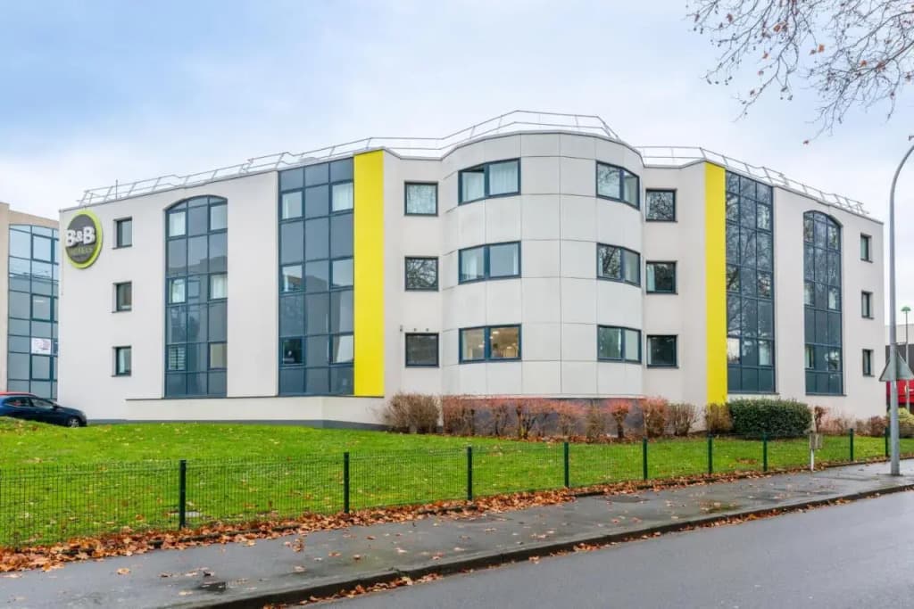 B&B HOTEL Cholet Sud - Photo 1