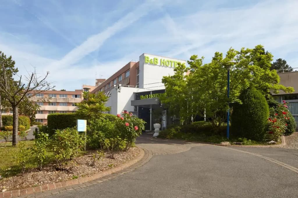 B&B HOTEL Cergy Port - Photo 1