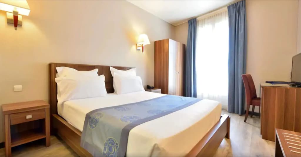 Hotel Capitole - Photo 1