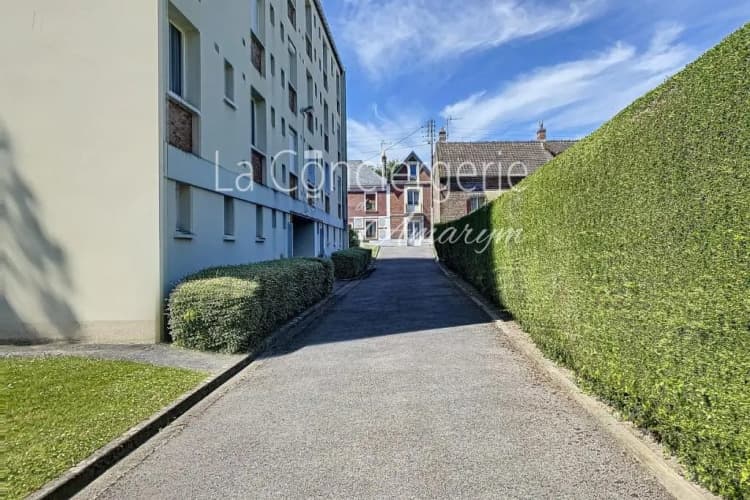 Bleu soleil joli studio rez-de-chaussée à EU