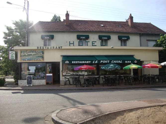 Auberge Du Pont Canal