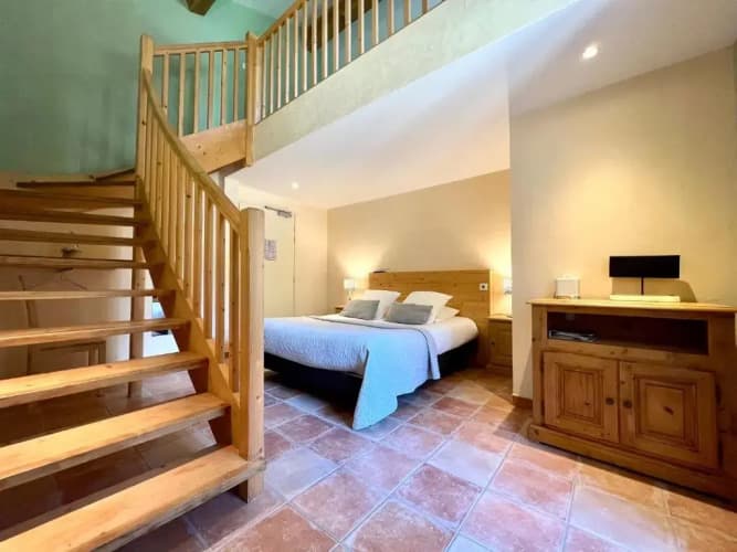 Logis Hôtel Restaurant Le Domaine De L'Eau Vive