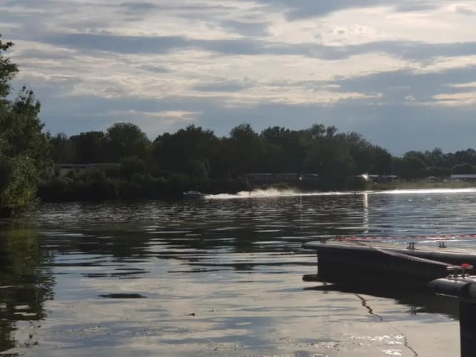 Cottage insolite option jacuzzi Seurre proche Beaune vue panoramique sur l'eau